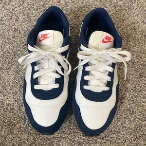 Nike sneakers kids size 6Y.